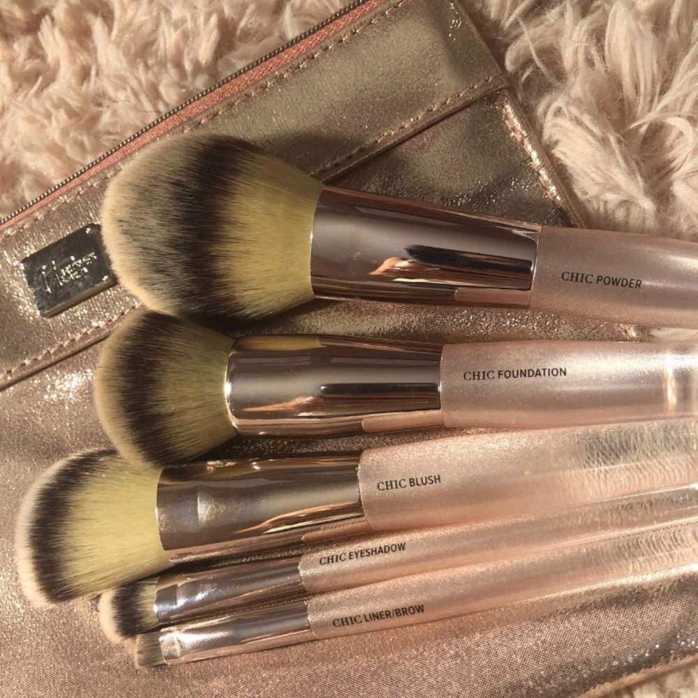 IT Chic in the city brush set